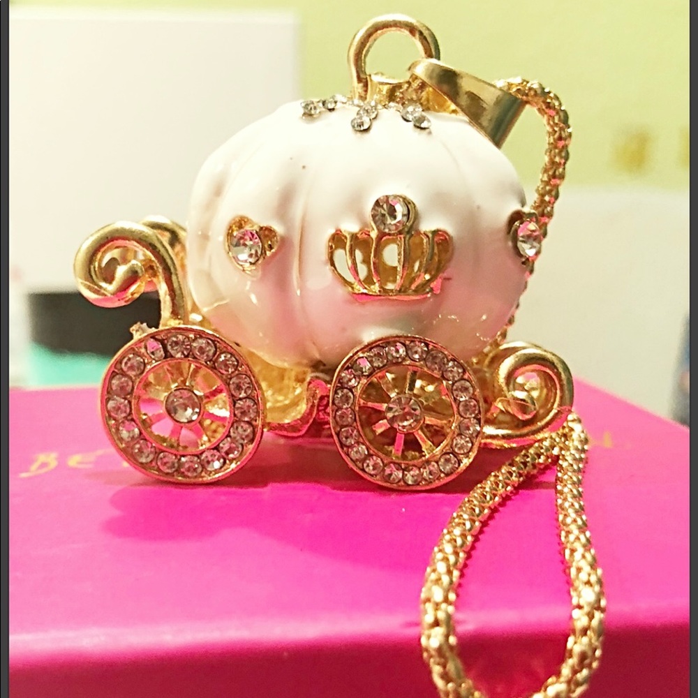 Last chance Betsey Johnson carriage necklace
